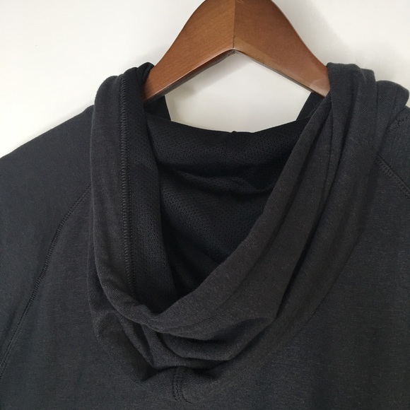 Under Armour Sweatshirt Short Sleeve Hooded Black - Picture 6 of 6